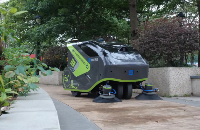 Ezpay(中国)环境5G环卫机器人亮相2021中国创新创业成果交易会