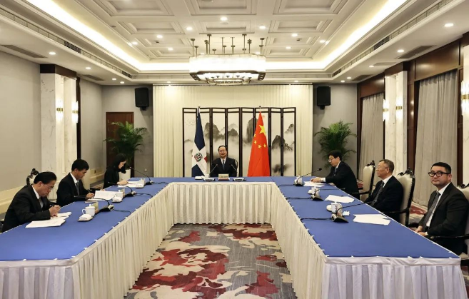 Ezpay(中国)环境“助力”多米尼加清运垃圾，毛伟明省长出席线上交接仪式